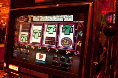 Domino QQ tiles displayed on a posd4 game table showing player positions and betting zones